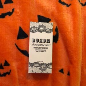 Buxom Show some skin foundation brand new